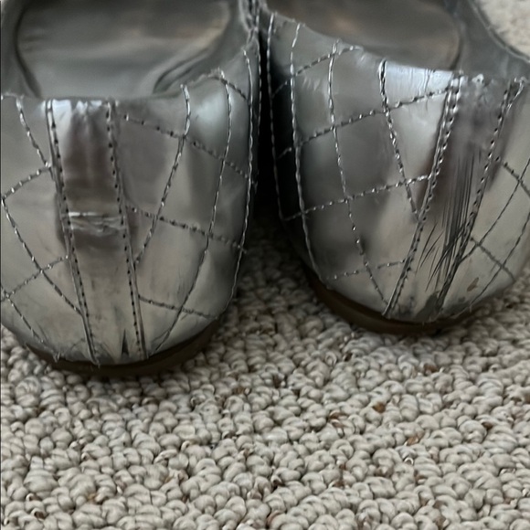 Tory Burch Silver Quilted Women's Flats - Picture 3 of 5